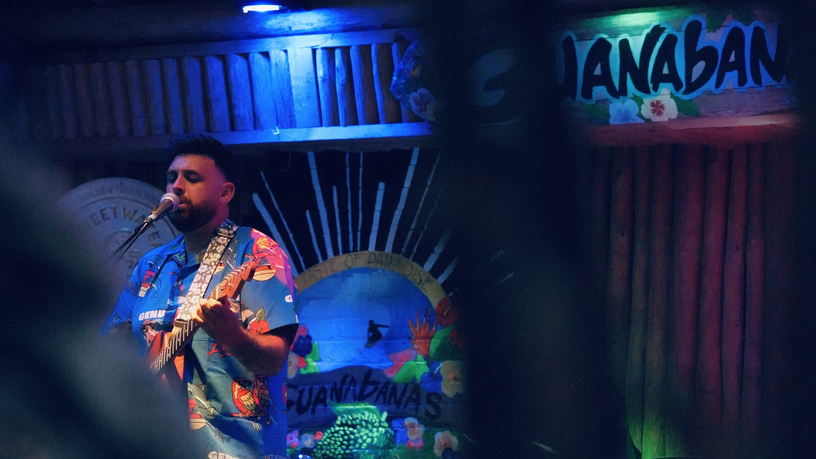 Kairo Reef performing on stage at Guanabanas
